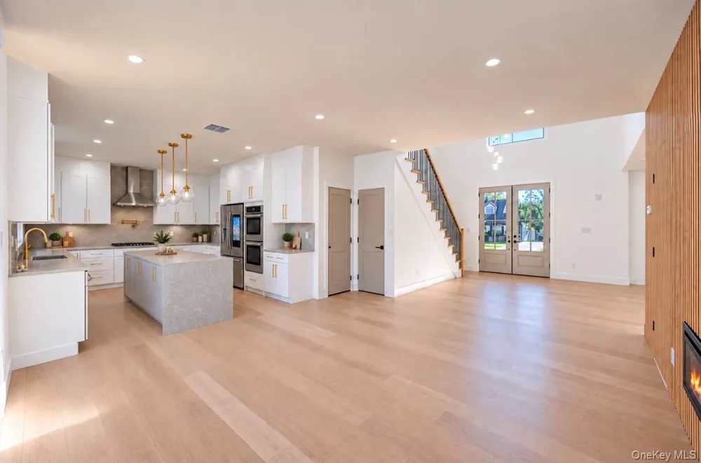 93 Stone Levittown, NY 11756