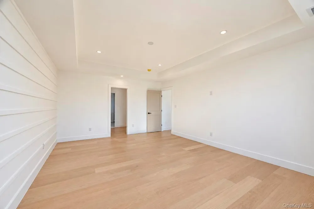 93 Stone Levittown, NY 11756