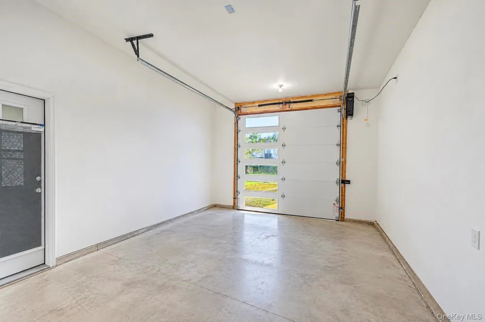 93 Stone Levittown, NY 11756