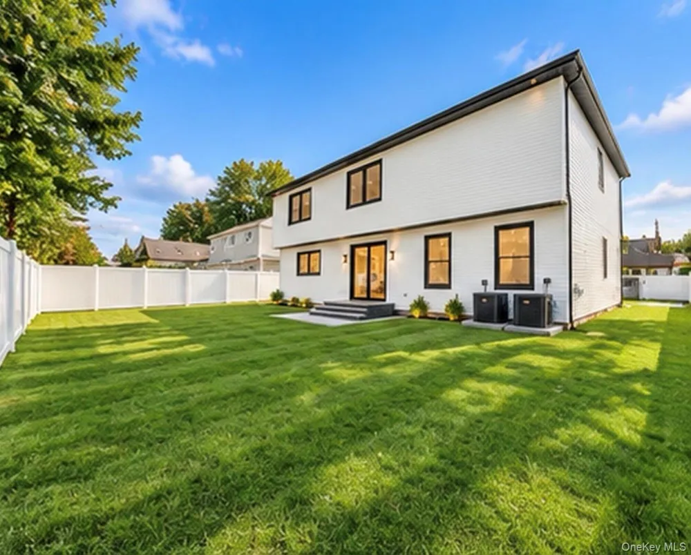 93 Stone Levittown, NY 11756