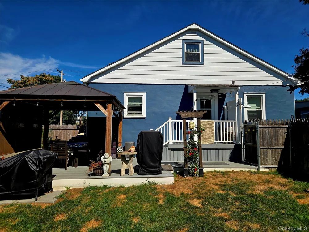 96 Trafalgar Drive Shirley, NY 11967