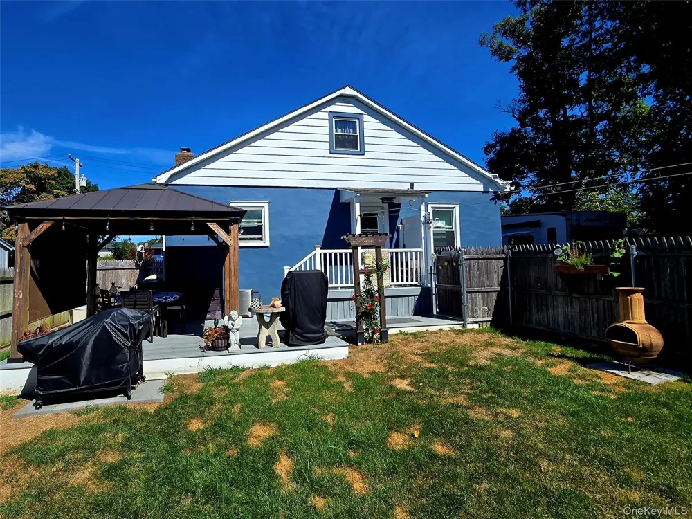 96 Trafalgar Drive Shirley, NY 11967