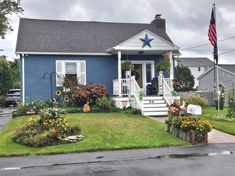 96 Trafalgar Drive Shirley, NY 11967