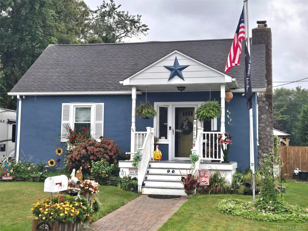 96 Trafalgar Drive Shirley, NY 11967