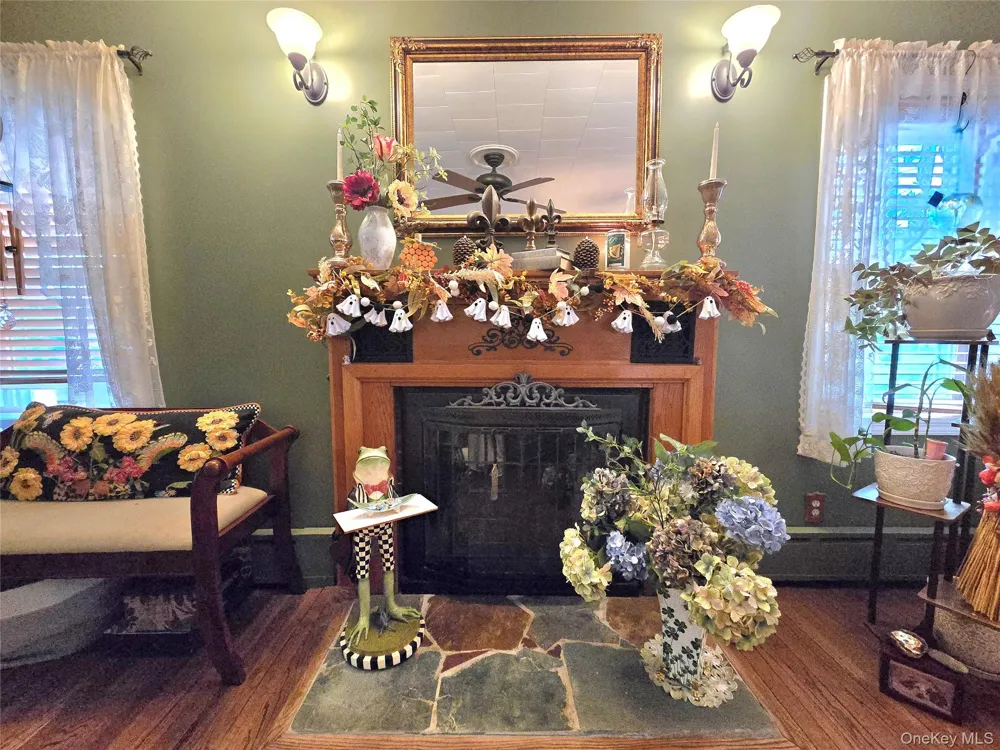 96 Trafalgar Drive Shirley, NY 11967