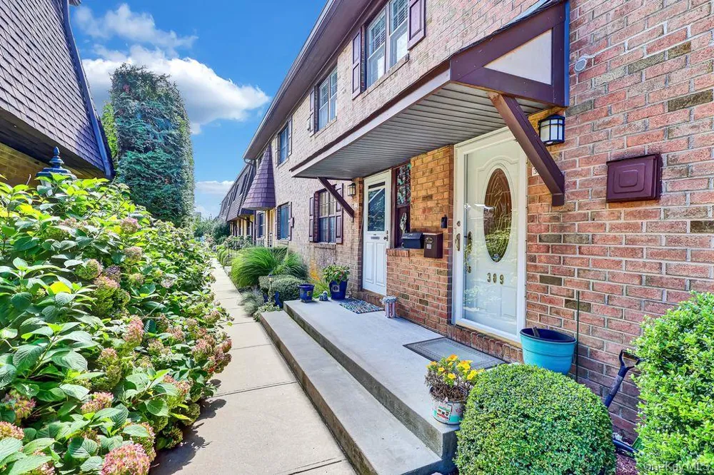 309 Mariners Way Copiague, NY 11726