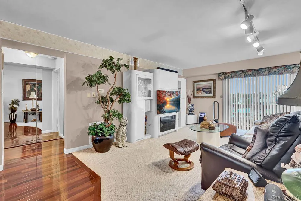 309 Mariners Way Copiague, NY 11726
