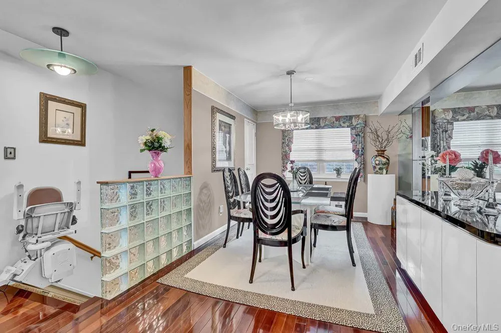 309 Mariners Way Copiague, NY 11726