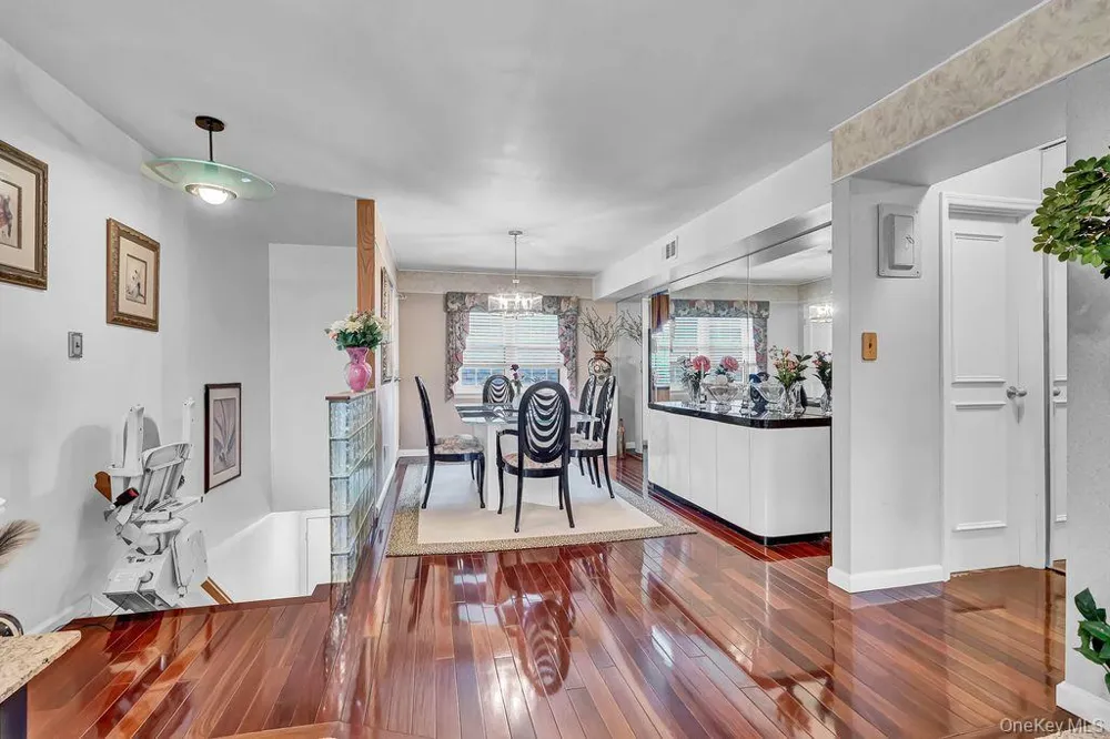 309 Mariners Way Copiague, NY 11726