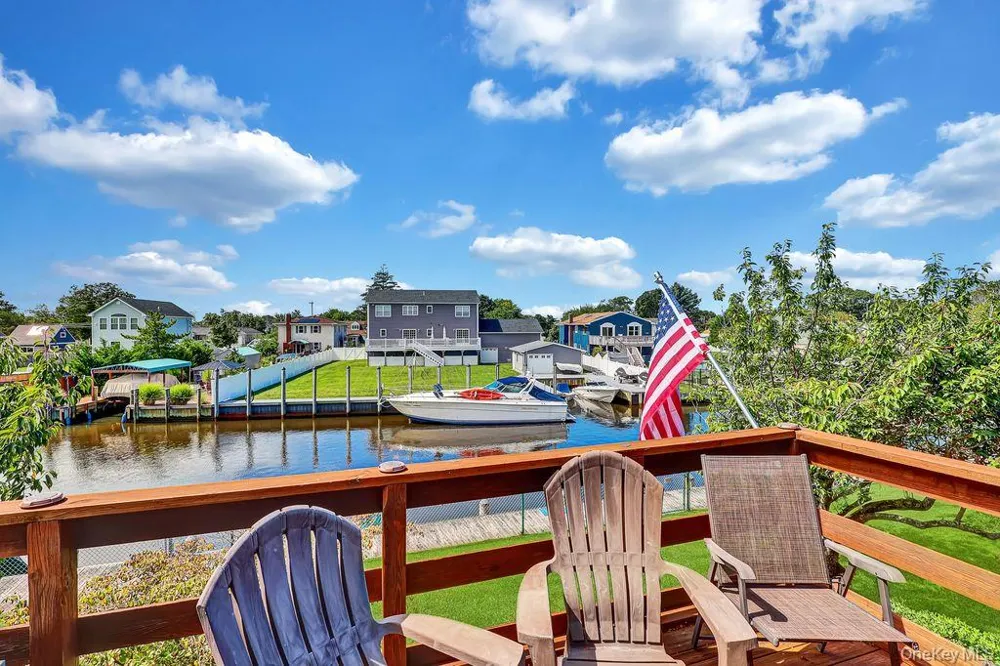 309 Mariners Way Copiague, NY 11726