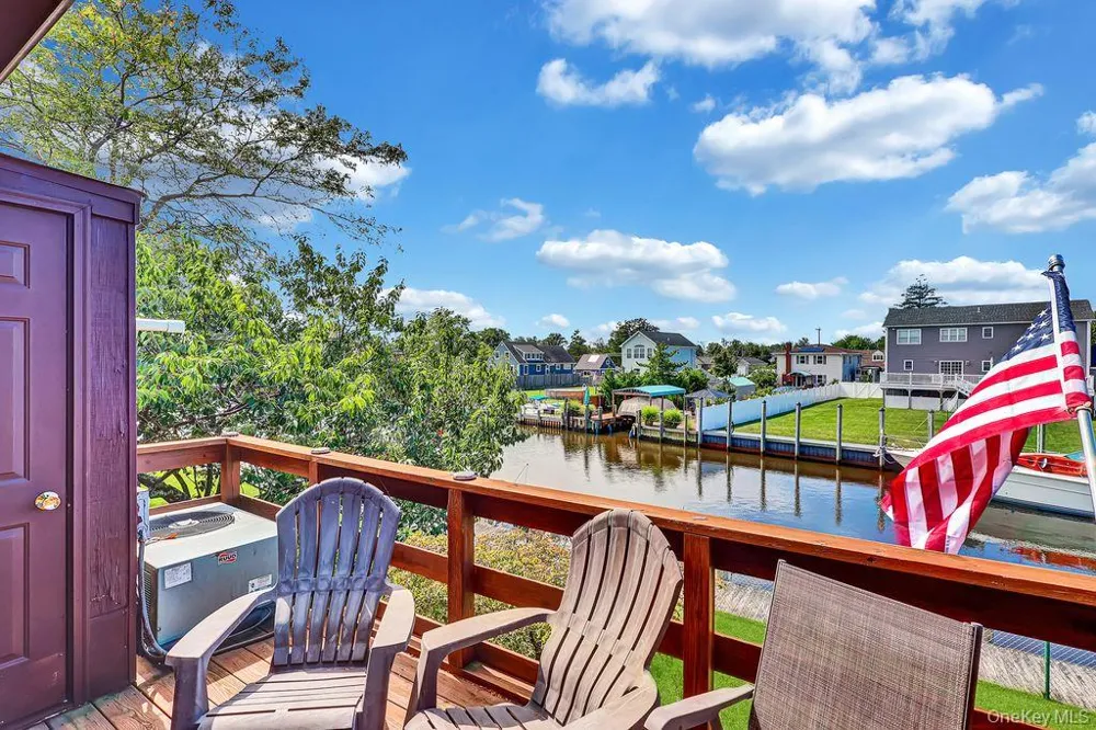 309 Mariners Way Copiague, NY 11726