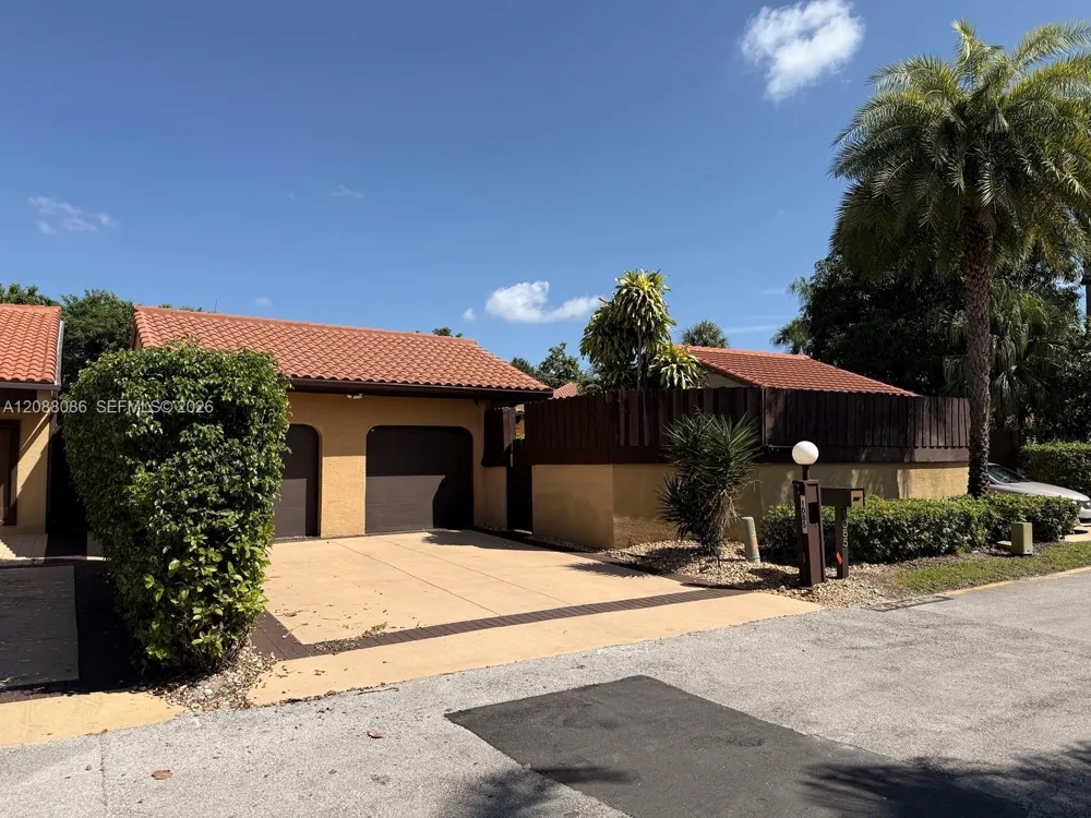 1085 NE 203rd Ln Miami, FL 33179