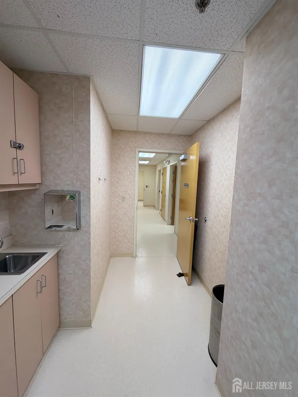 81 Veronica Avenue #101 Franklin Twsp, NJ 08873