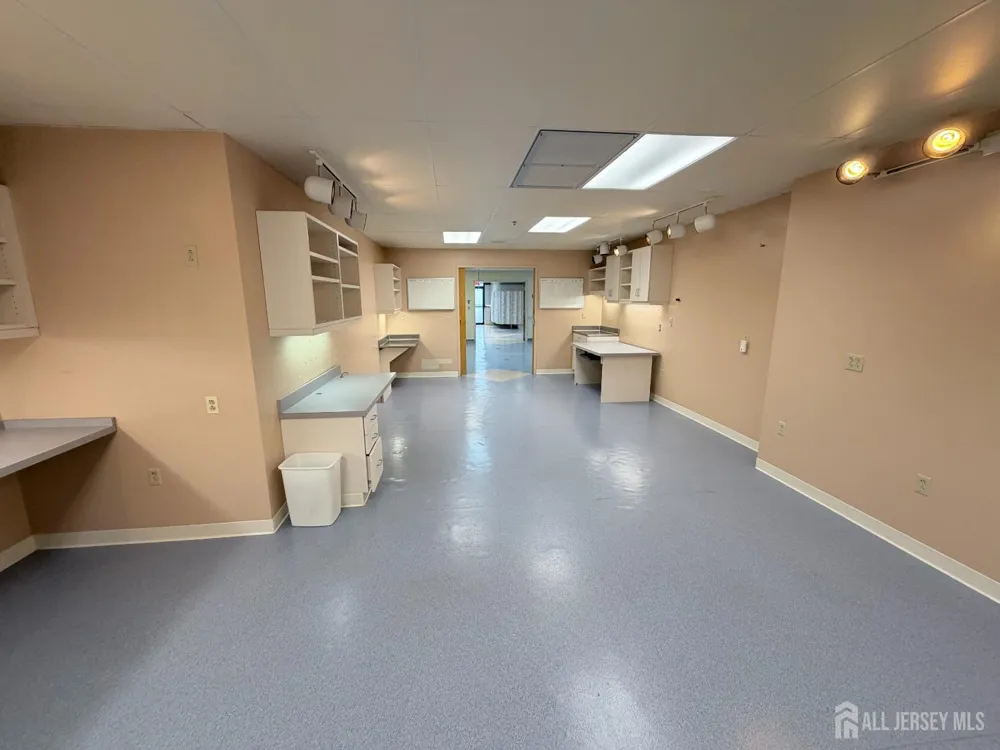 81 Veronica Avenue #101 Franklin Twsp, NJ 08873