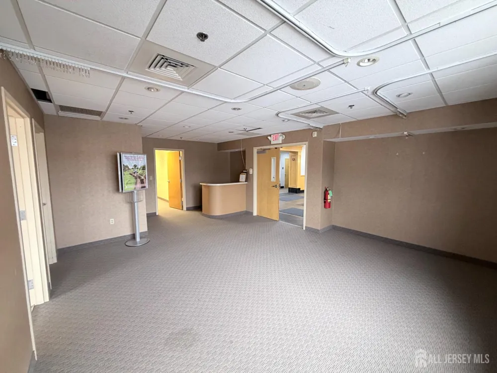 81 Veronica Avenue #101 Franklin Twsp, NJ 08873