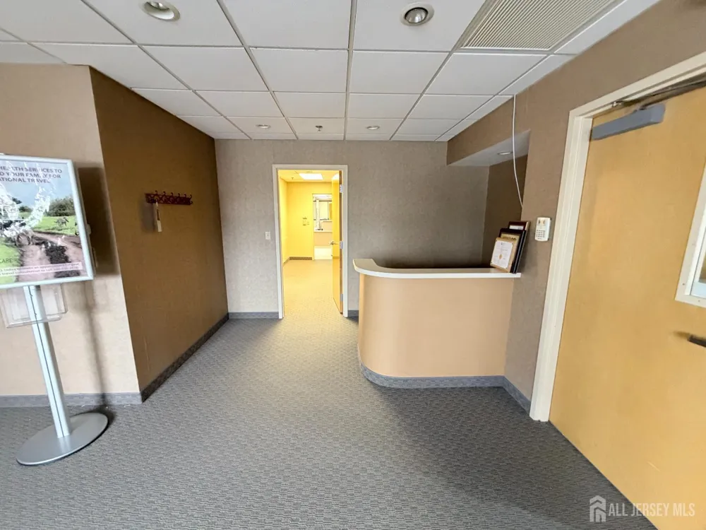 81 Veronica Avenue #101 Franklin Twsp, NJ 08873