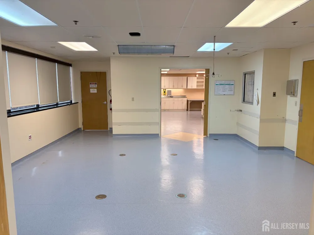 81 Veronica Avenue #101 Franklin Twsp, NJ 08873