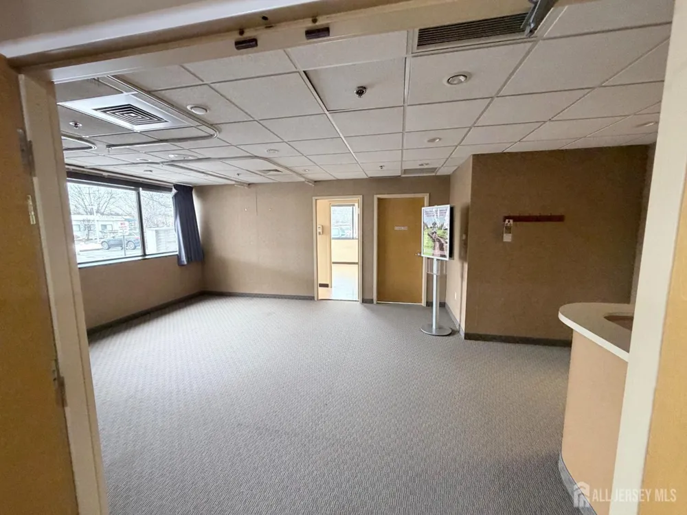 81 Veronica Avenue #101 Franklin Twsp, NJ 08873