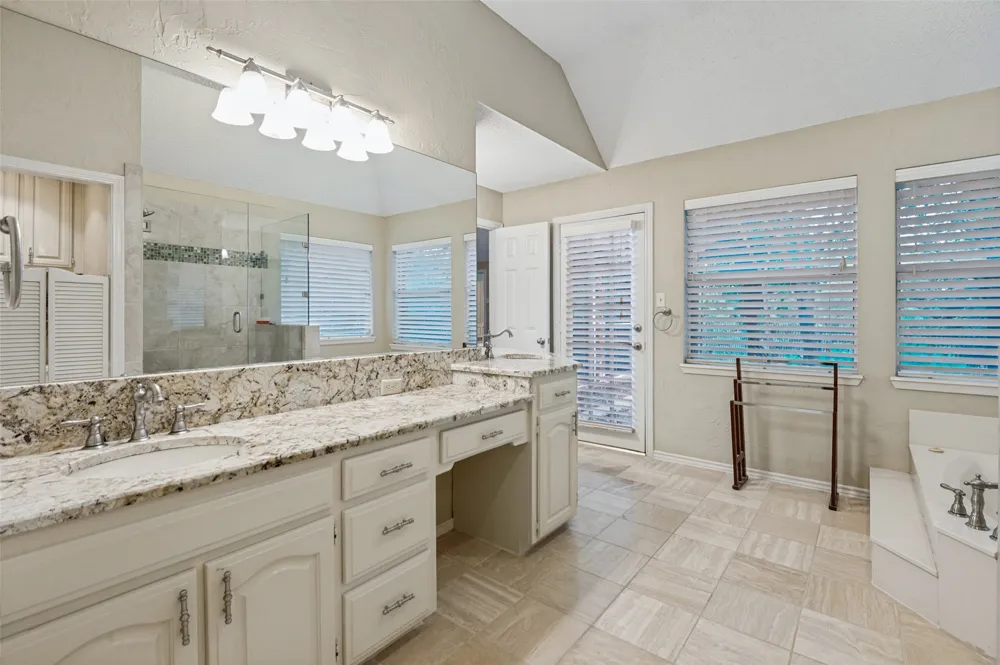 252 Plantation Drive Coppell, TX 75019