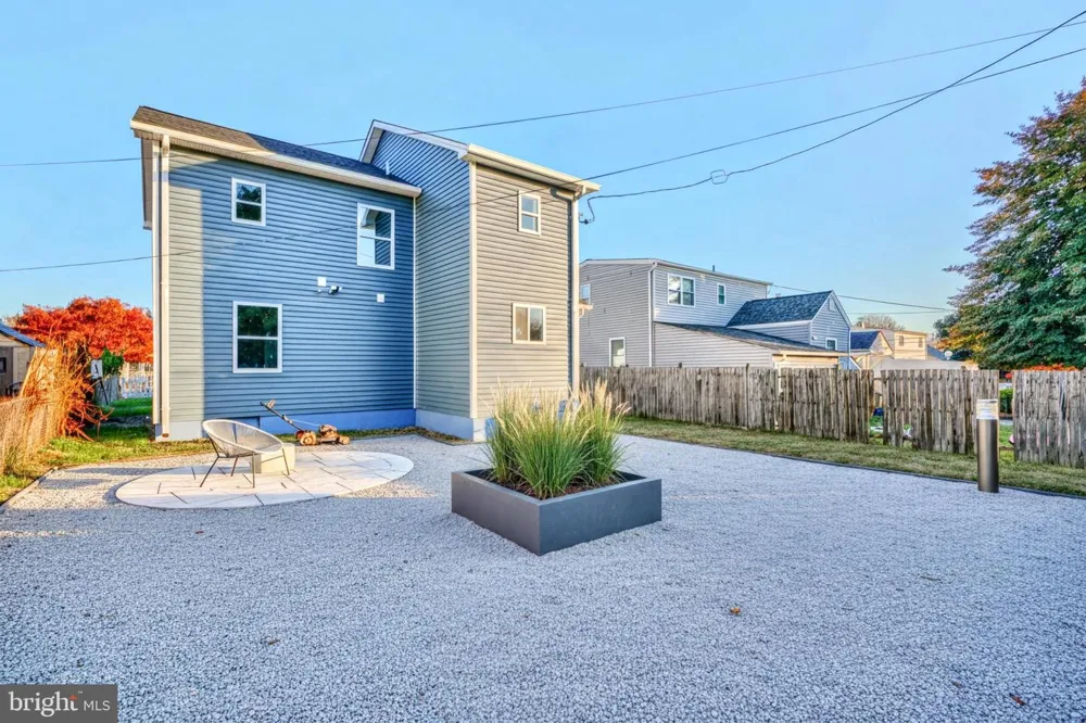 9 AVENAL ROAD Essex, MD 21221
