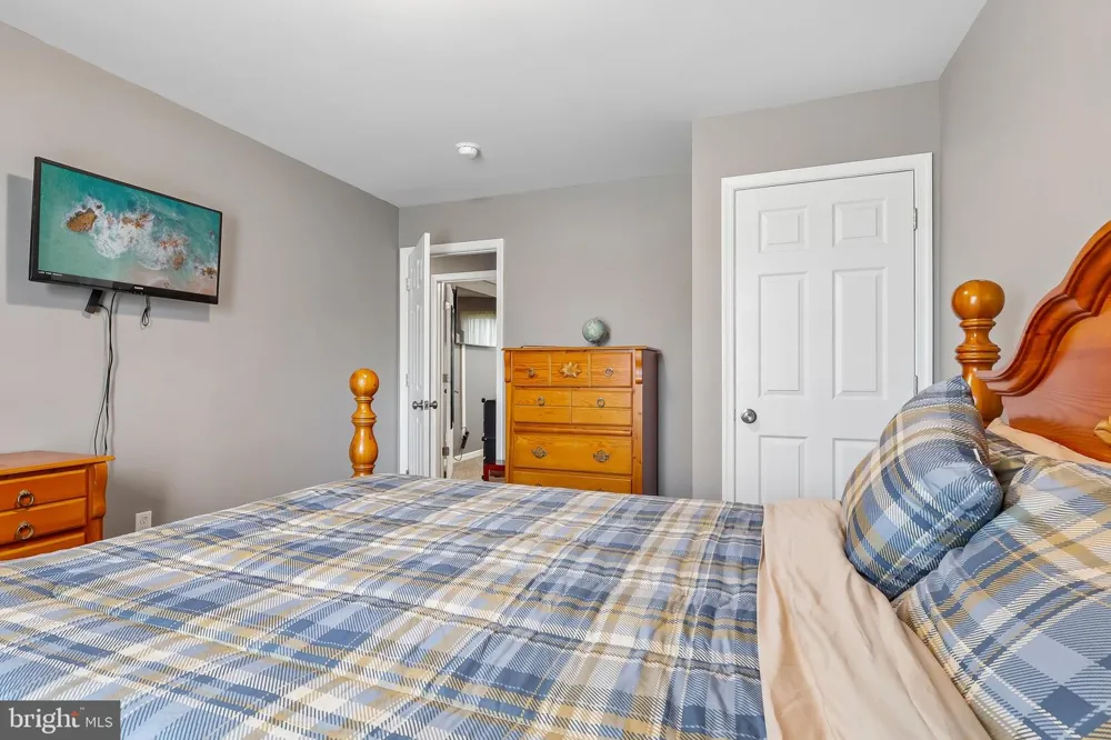 3533 WASHINGTON STREET Bethlehem, PA 18020