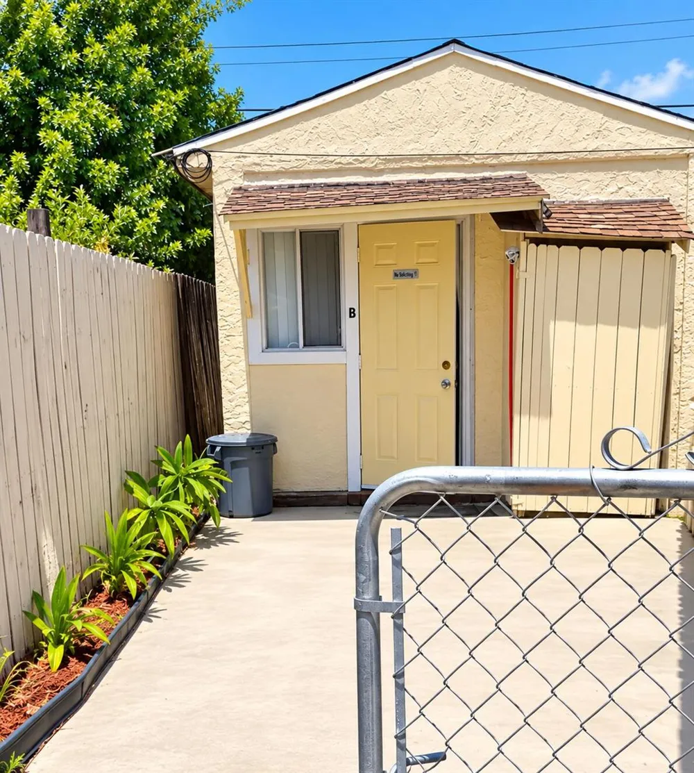 724 W 3RD STREET Riviera Beach, FL 33404