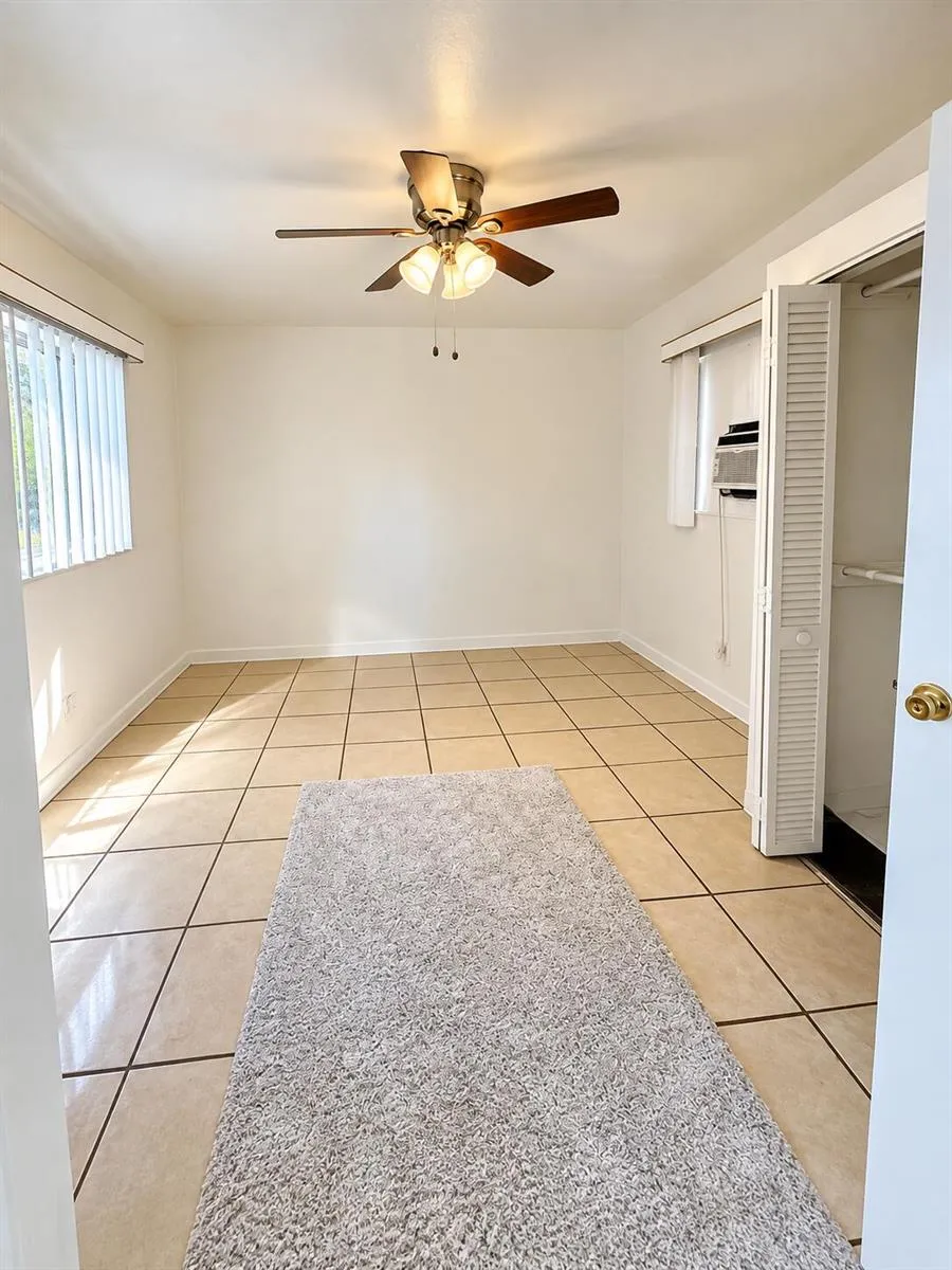 724 W 3RD STREET Riviera Beach, FL 33404