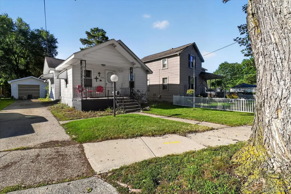 1737 Kollen Street Saginaw City, MI 48602