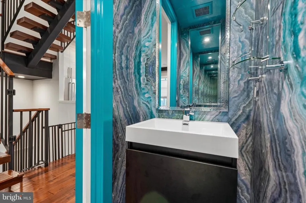610 BODINE STREET Philadelphia, PA 19123