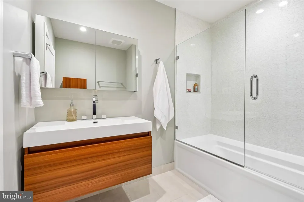 610 BODINE STREET Philadelphia, PA 19123