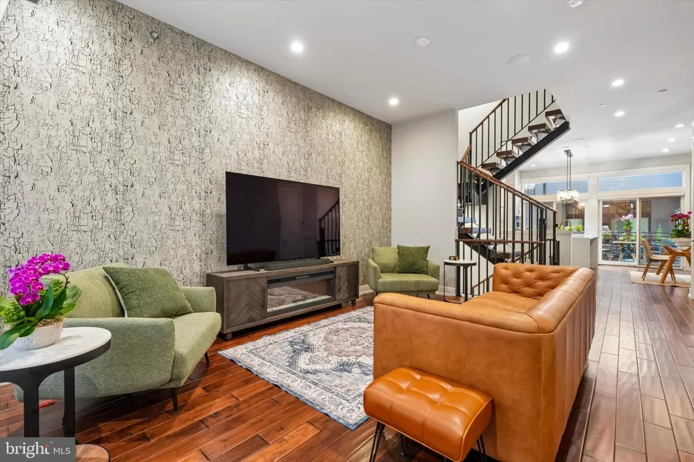 610 BODINE STREET Philadelphia, PA 19123