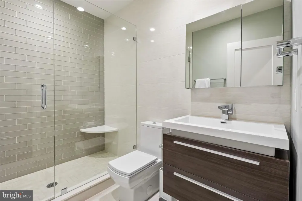 610 BODINE STREET Philadelphia, PA 19123