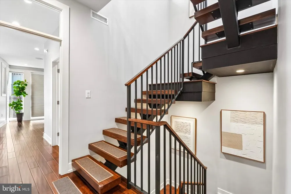 610 BODINE STREET Philadelphia, PA 19123