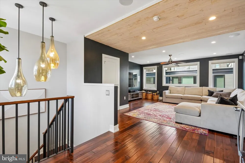 610 BODINE STREET Philadelphia, PA 19123