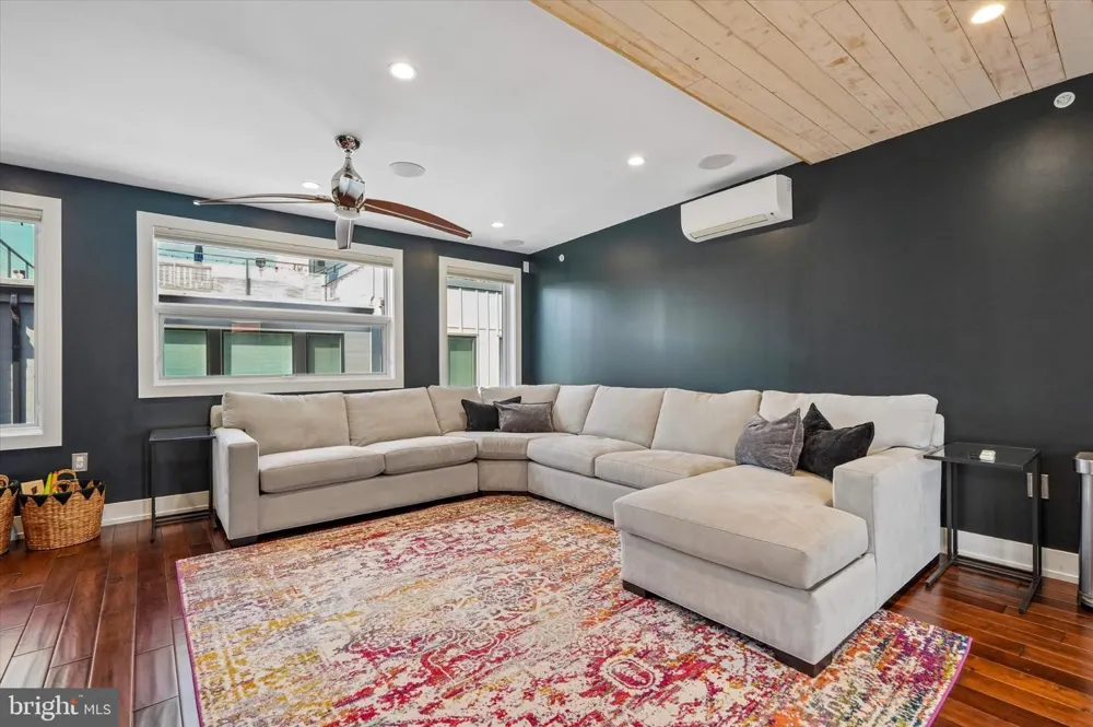 610 BODINE STREET Philadelphia, PA 19123
