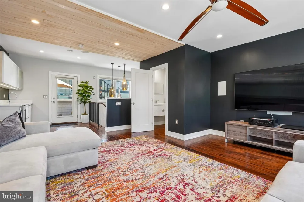 610 BODINE STREET Philadelphia, PA 19123