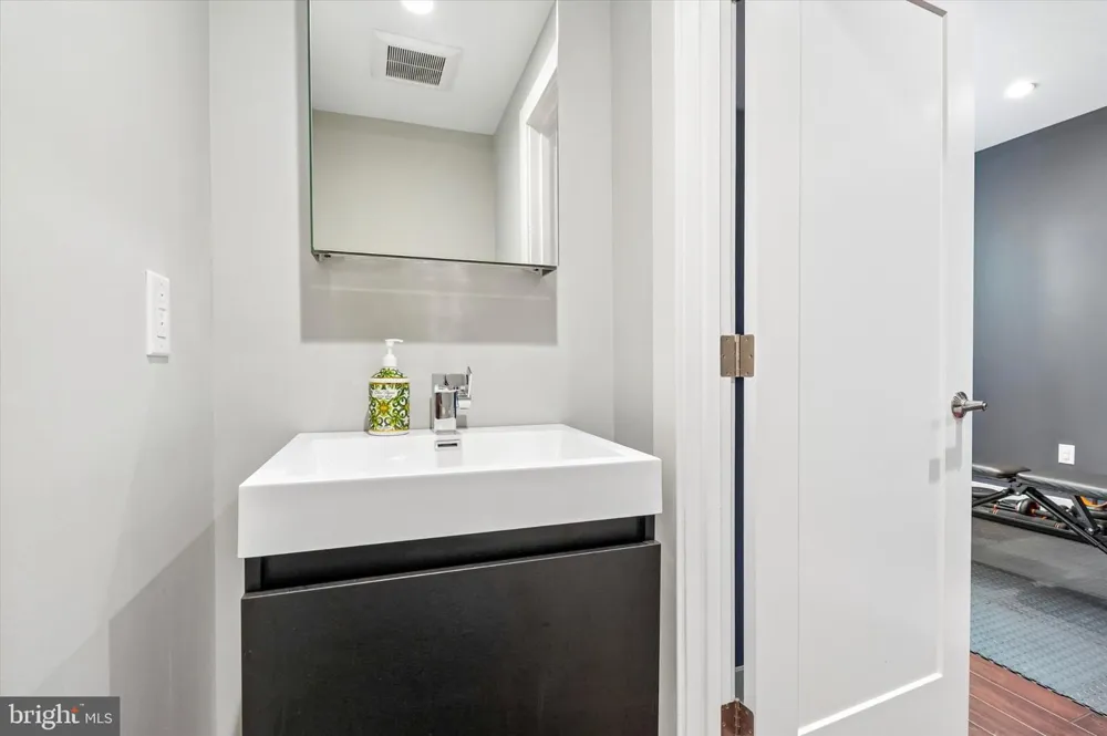 610 BODINE STREET Philadelphia, PA 19123