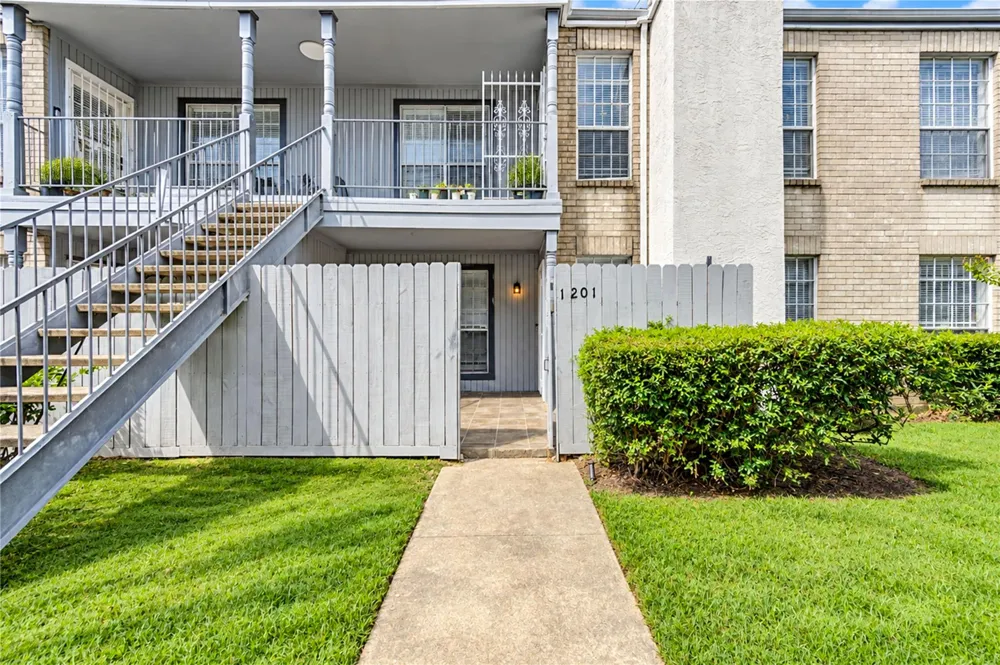6606 De Moss Drive #1201 Houston, TX 77074