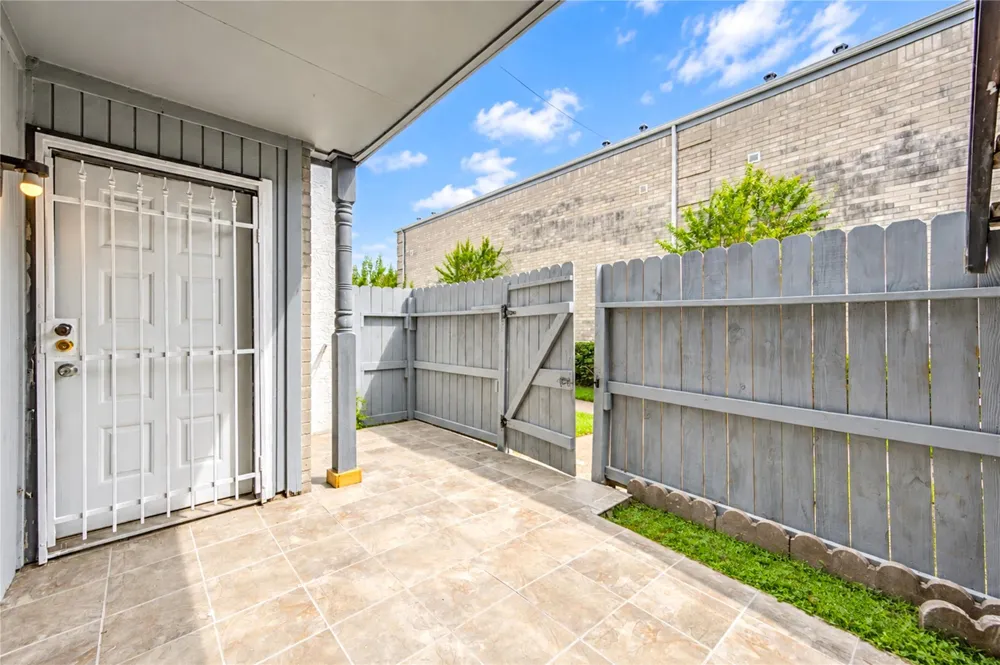 6606 De Moss Drive #1201 Houston, TX 77074