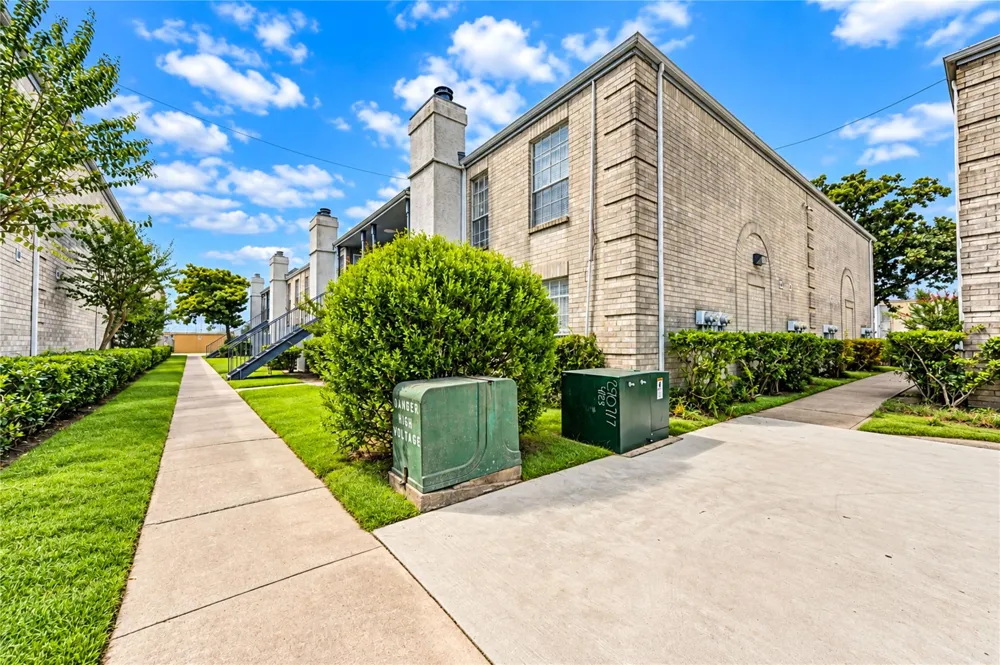 6606 De Moss Drive #1201 Houston, TX 77074