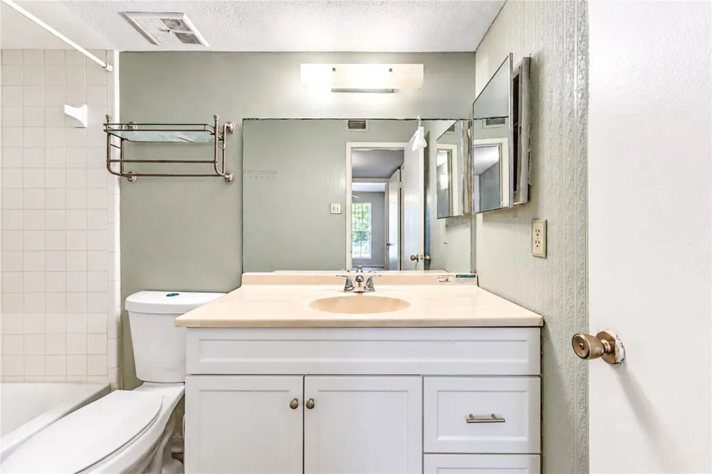 6606 De Moss Drive #1201 Houston, TX 77074