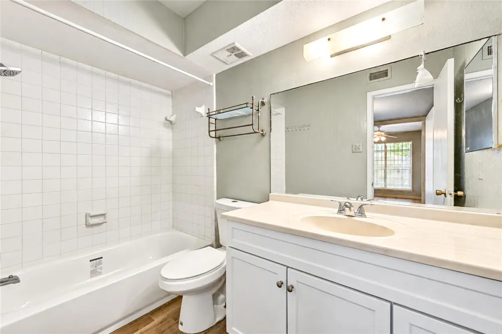 6606 De Moss Drive #1201 Houston, TX 77074