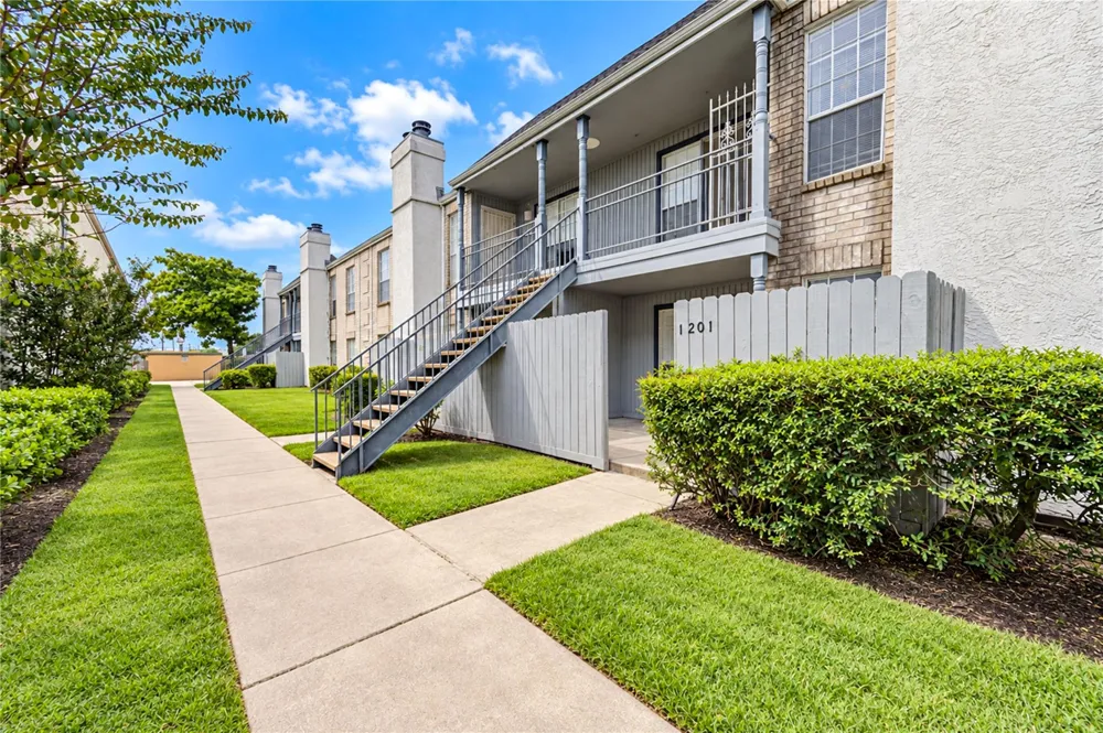 6606 De Moss Drive #1201 Houston, TX 77074