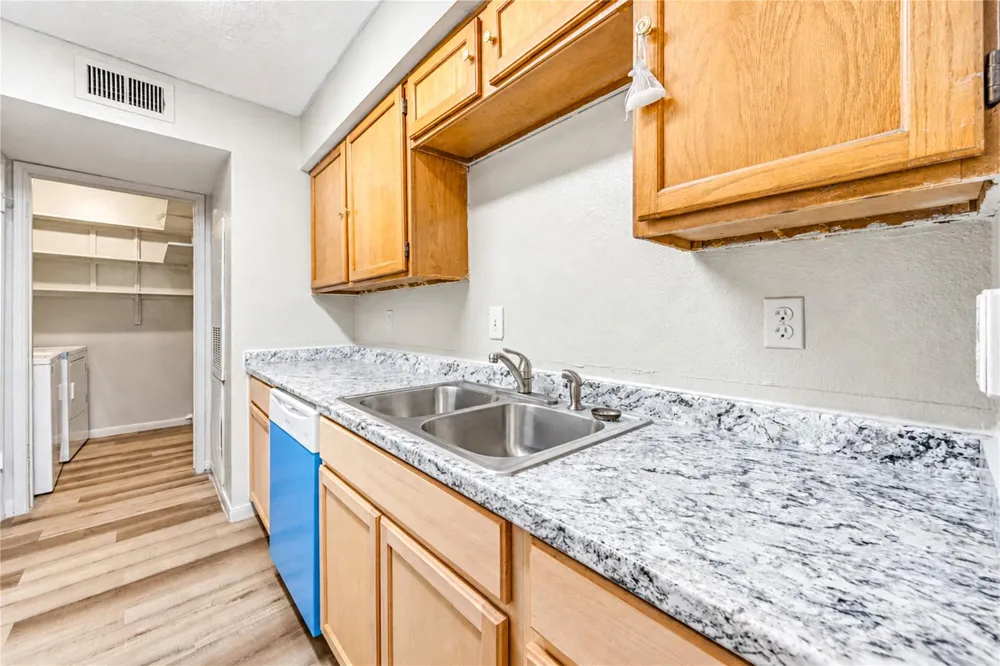 6606 De Moss Drive #1201 Houston, TX 77074