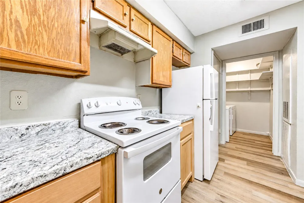 6606 De Moss Drive #1201 Houston, TX 77074