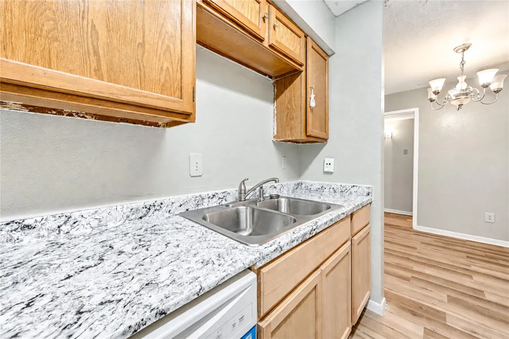 6606 De Moss Drive #1201 Houston, TX 77074