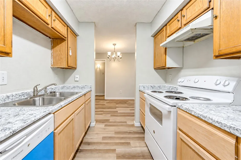 6606 De Moss Drive #1201 Houston, TX 77074