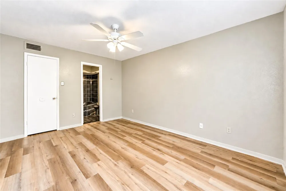 6606 De Moss Drive #1201 Houston, TX 77074