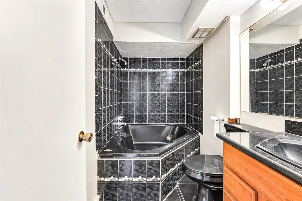 6606 De Moss Drive #1201 Houston, TX 77074