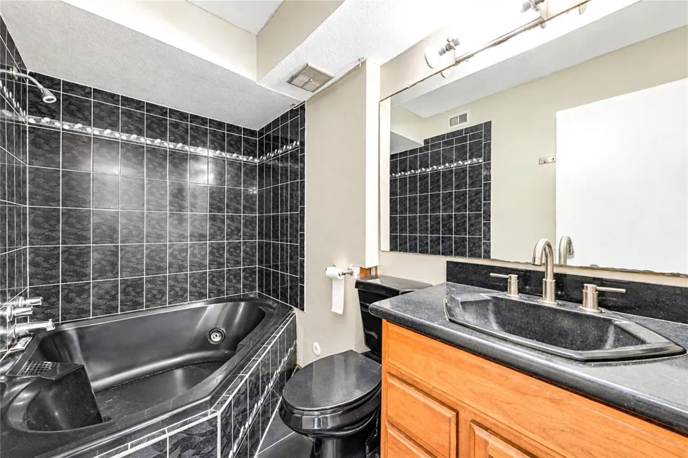 6606 De Moss Drive #1201 Houston, TX 77074